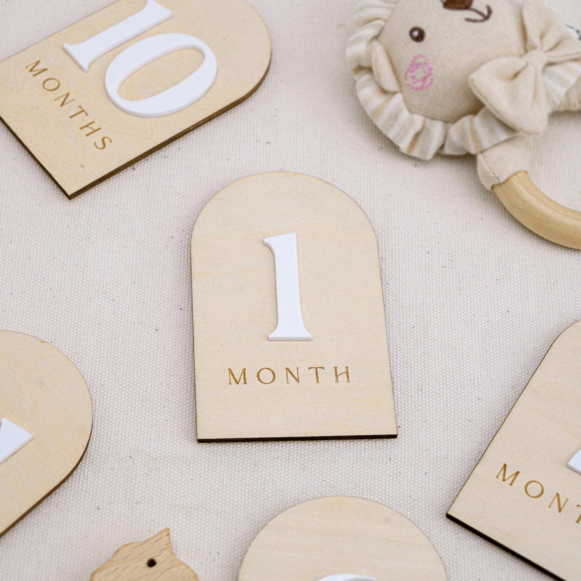 Modern Baby Milestone Cards, Wooden Baby Monthly Milestone, Baby Photo Prop Newborn, Newborn Keepsake Gift, Monthly Milestone Discs